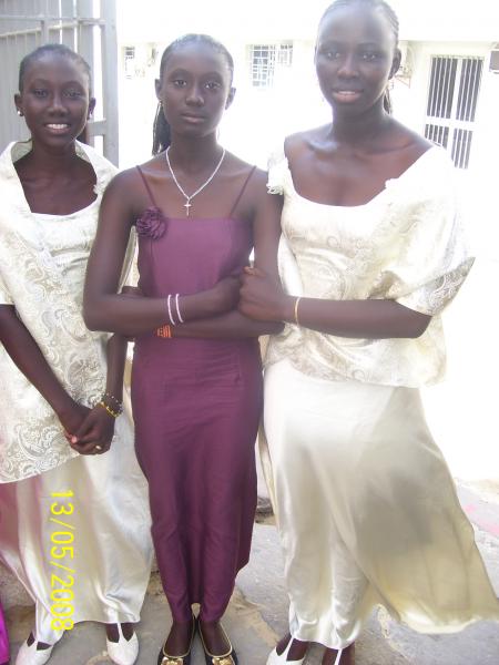 la nana qui est au milieu c'est ma moeuf